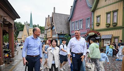 旅遊事務專員沈鳳君視察主要景點 接待旅客配套服務運作大致暢順 - RTHK