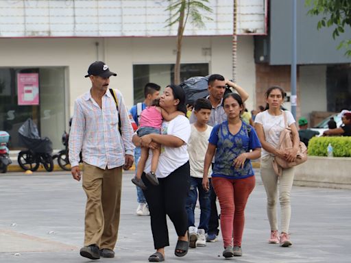 Migrantes varados esperan alivio ante la reunión de López Obrador y Arévalo en la frontera