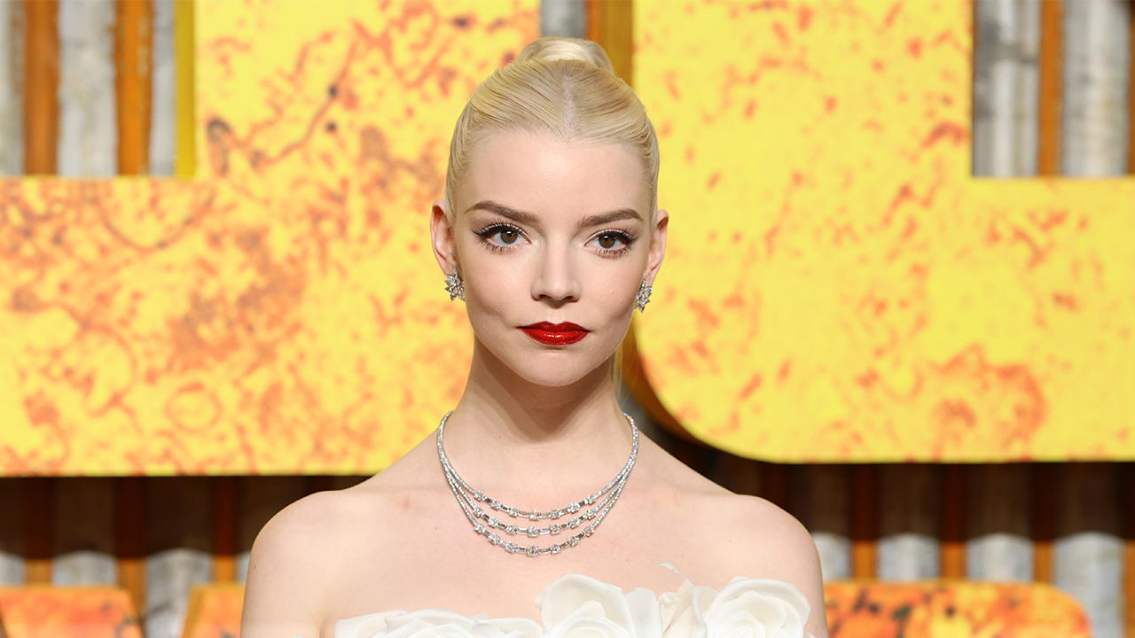Anya Taylor-Joy’s Black Bob Makes Her Look like a Brand New Person