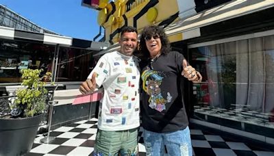 Amigos. Carlos Tevez aprovechó el receso y se vino a Córdoba a visitar a la Mona Jiménez