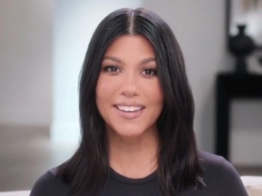 Kourtney Kardashian has sex with Travis Barker while 3 centimeters dilated to "get things going" with Rocky's birth