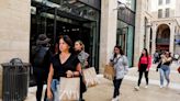 Zara empieza a cobrar por las devoluciones de ropa a domicilio en España