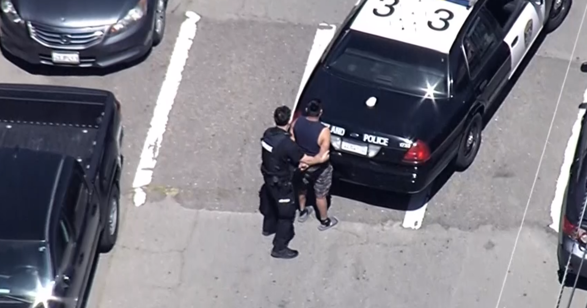 Oakland police take two suspects into custody after pursuit through city streets