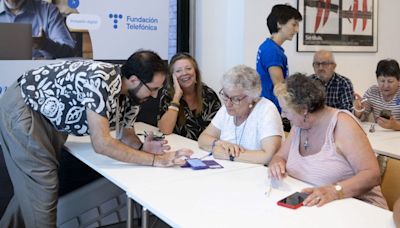 Ocho consejos para ayudar a las personas mayores a protegerse en la red