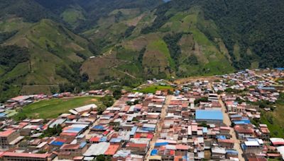 Video del ataque a cancha de fútbol en Cauca: mujer le hizo reclamó a disidentes de Farc