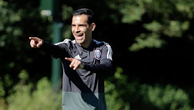 Rafael Márquez continúa entre candidatos para dirigir al Barcelona