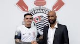 Fagner renova com o Corinthians até 2026