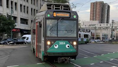 Metro de Boston 'le pone ojitos' a sus trenes... y ahora todos los buscan