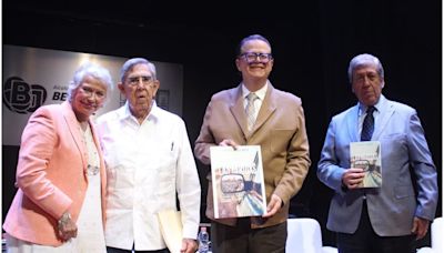 De la Mata Pizaña presenta su primer libro sobre el fraude del 88