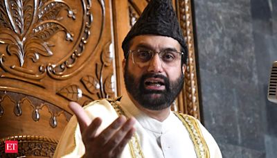 Mirwaiz hopes new govt in New Delhi takes realistic approach of dialogue for long lasting peace in Kashmir