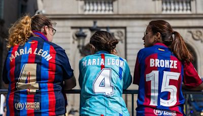 Las dificultades del fútbol femenino en los clubes de barrio de Barcelona