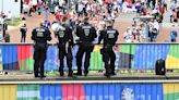 Enfrentamiento de ultras en Gelsenkirchen antes del partido entre Serbia e Inglaterra