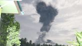 Un volcán entró en erupción en Indonesia y expulsó una columna de cenizas de varios kilómetros | Mundo