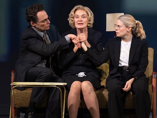 Jessica Lange on Returning to Broadway in ‘Mother Play’: “It Still Thrills Me”