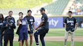 Bears rookies Caleb Williams, Rome Odunze make appearance at White Sox game