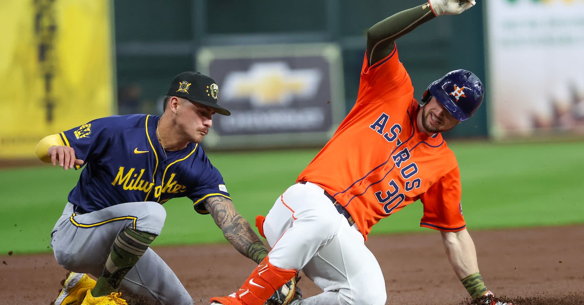 Multi-run homers fuel Astros' victory over Brewers