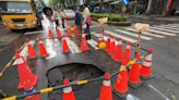 疑似自來水管破裂又逢大雨 高雄五權街口出現坑洞