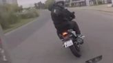 Video: asaltaron a un motociclista, la cámara GoPro de la víctima registró el momento y quedaron detenidos