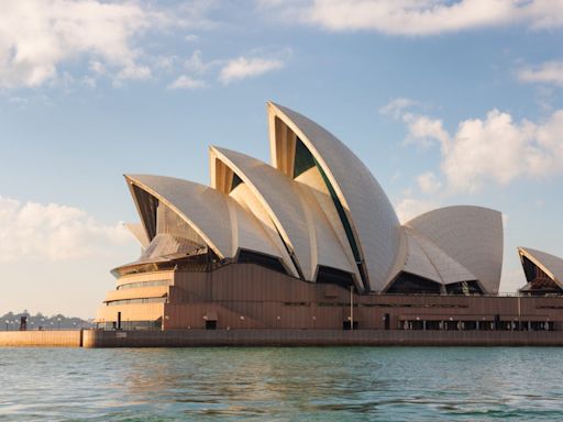 Travel expert shares his tips on how to make your Australia trip cheap, quick, and painless