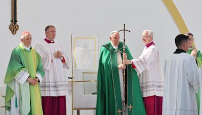 El papa lamenta que la democracia «no goza de buena salud» y critica el populismo