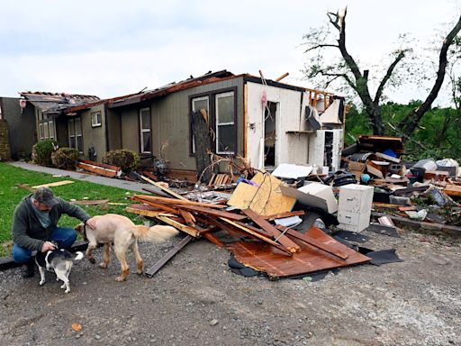 Deadly tornadoes again rampage through Tennessee: 'Lord please don’t let me die'