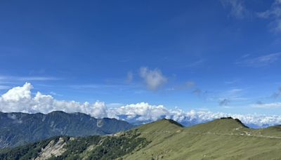 合歡山夏季展現晴空翠綠山景 (圖)