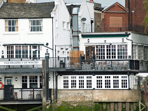 I went on a pub crawl of some of London's most 'haunted' pubs