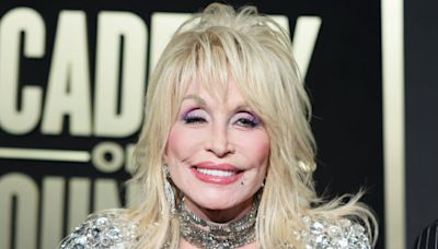 Dolly Parton announces a musical about her life story is coming to Broadway