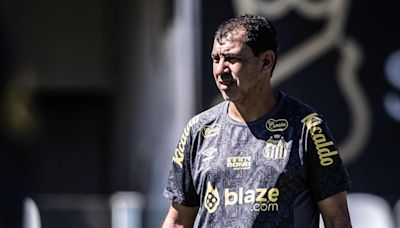 Possível ida ao Corinthians deixa Carille constrangido e enrolado: ‘Estou focado no Santos’