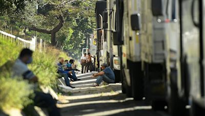 Una nueva ola de escasez de gasolina golpea a Venezuela