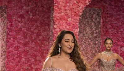 Sonakshi Sinha Radiates In Dolly J’s ‘La Vie en Rose’ At FDCI India Couture Week 2024