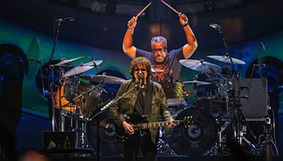 Concert Review and Photos: Jeff Lynne’s ELO Says ‘Over and Out’ to Cleveland in Impressive Rocket Mortgage FieldHouse Show