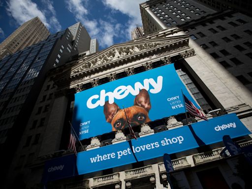 Chewy, Petco Shares Swing as ‘Roaring Kitty’ Posts Dog Image