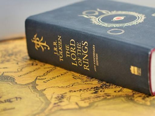 ¿Tienes un libro pendiente de Tolkien? Hoy es un buen día para leerlo