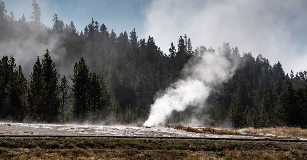 Yellowstone Geyser Explodes, Sends Tourists Scrambling