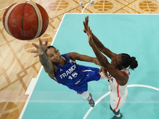 Worst quarter ever sinks Canadian women's basketball team at Olympics