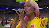 Karol G canta el Himno Nacional de Colombia en la final de la Copa América