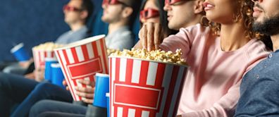 Slowing Rates Of Return At Cinemark Holdings (NYSE:CNK) Leave Little Room For Excitement