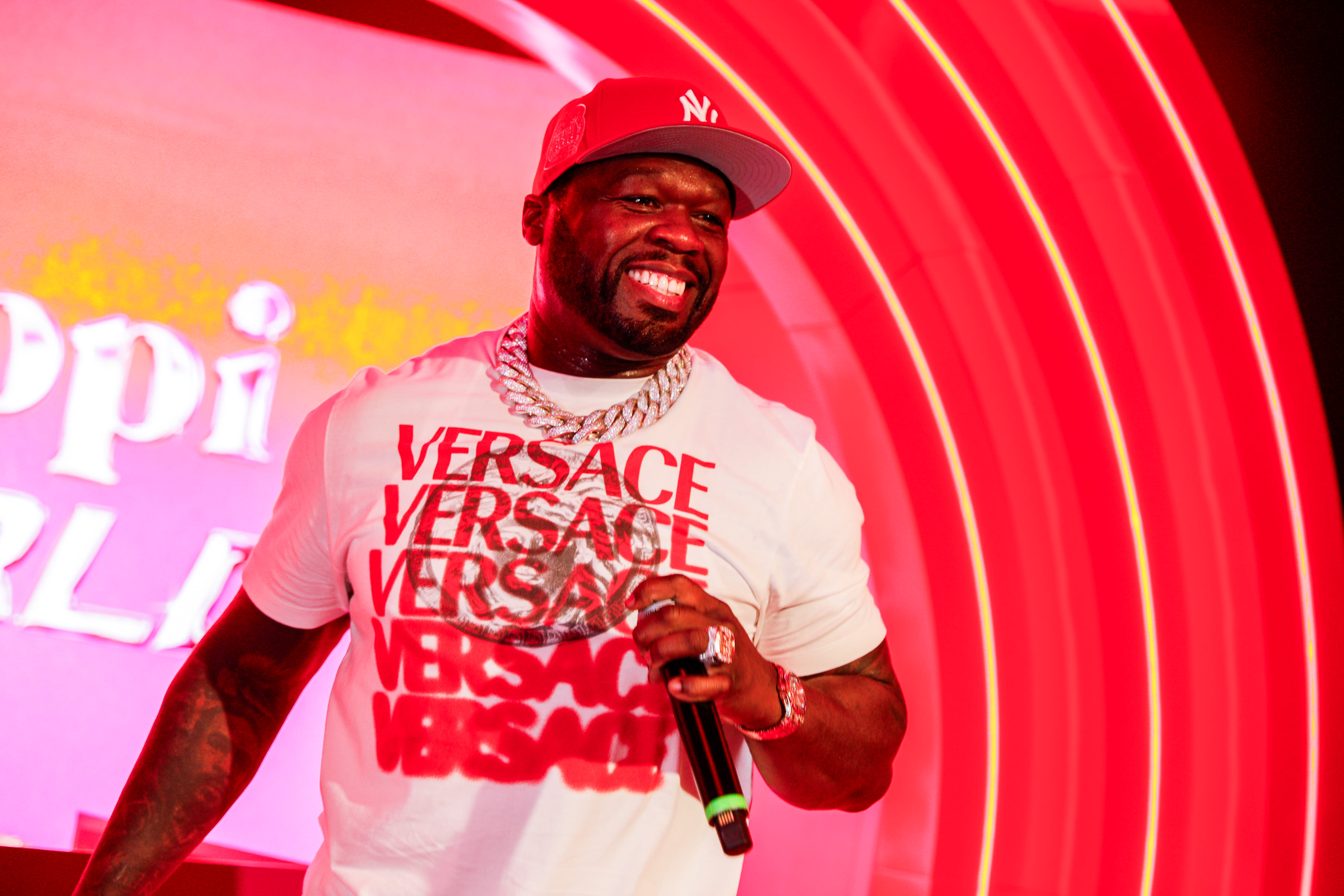 50 Cent Plays Surprise Set at Pop-Up Shop in New York