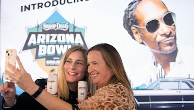 Snoop Dogg's 'Gin & Juice by Dre and Snoop' drink takes over as Arizona Bowl sponsor