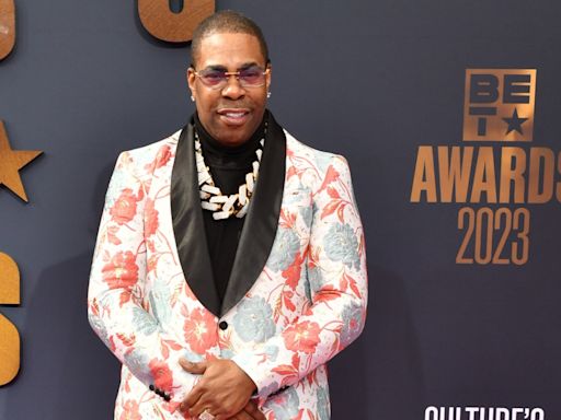 Busta Rhymes swearily slates fans for using phones at gigs