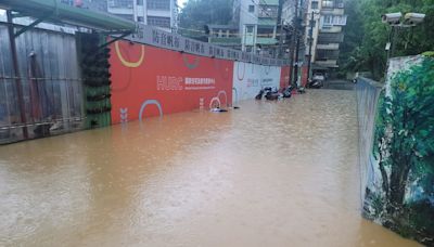 快訊／暴雨轟汐止「機車被淹沒」 時雨量達66毫米