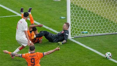 荷蘭6分鐘內連進兩球反超土耳其 睽違20年踢入歐國盃4強