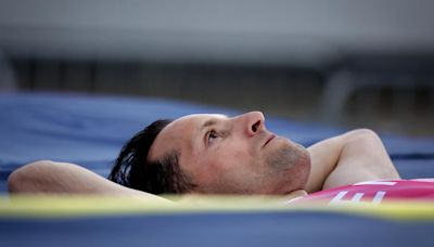 Paris 2024 : le perchiste Renaud Lavillenie dit adieu aux Jeux olympiques et au drapeau