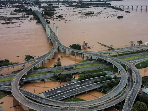 Al menos 57 personas muertas por inundaciones en el sur de Brasil mientras continúan labores de rescate