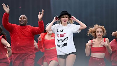 Taylor Swift’s Sweetest ‘22’ Hat Moments on ‘The Eras Tour’