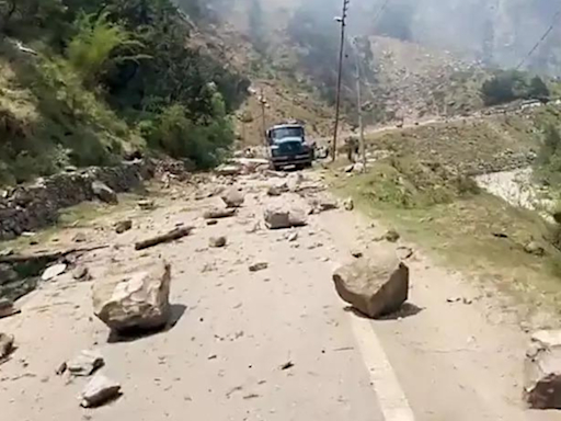 1 killed, 12 hurt in Gangotri highway landslide | India News - Times of India