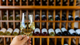 Ich bin Sommelier: Diese 8 Weinsorten solltet ihr auf keinen Fall im Restaurant bestellen