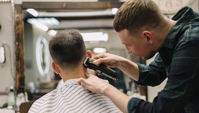 El mejor tipo de corte de pelo para hombres que tienen el rostro redondo