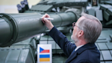 Czech Prime Minister personally signs T-72 tank that will be given to Ukraine